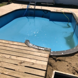 Accessoires indispensables pour l'entretien de votre piscine : produits et outils Elancourt